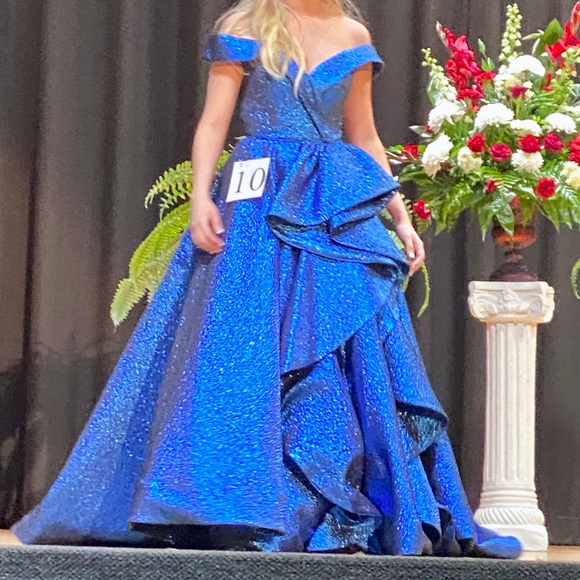 Mac Duggal Gown - Picture 1 of 2